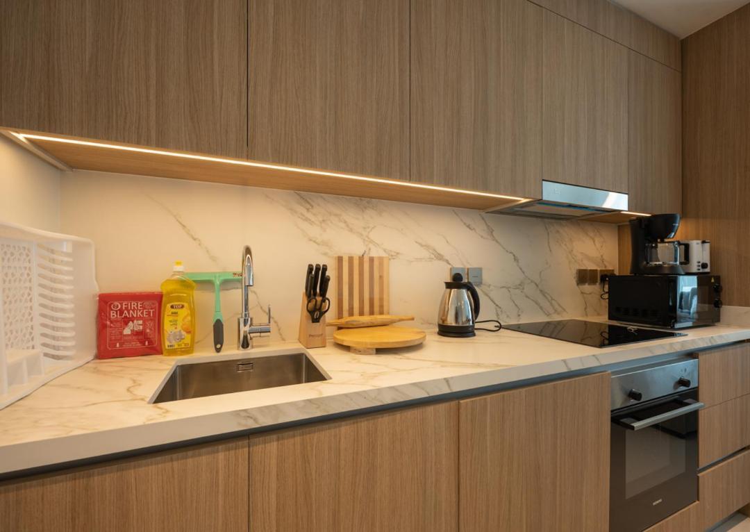 Emaar Beach Vista Tower 1 2bhk Fahh Apartment *